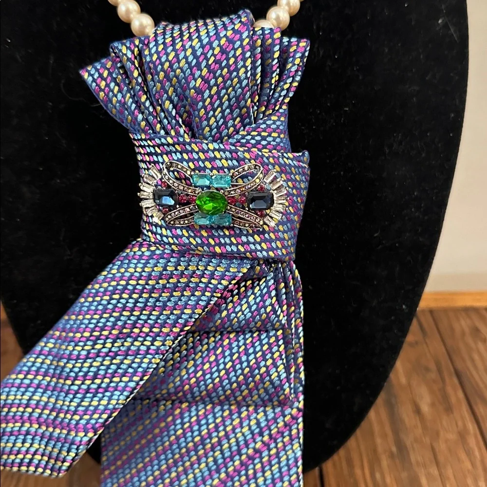 Silk tie, brooch, necklace, multicolor